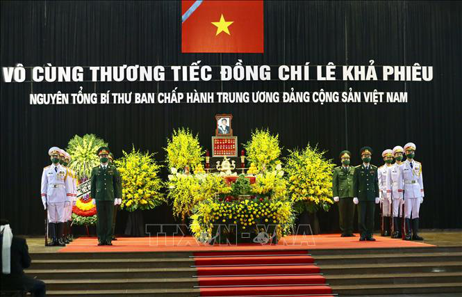 Thủ tướng Nguyễn Xu&acirc;n Ph&uacute;c, Chủ tịch QH Nguyễn Thị Kim Ng&acirc;n viếng nguy&ecirc;n Tổng B&iacute; thư L&ecirc; Khả Phi&ecirc;u - Ảnh 19.