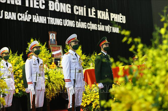 Thủ tướng Nguyễn Xu&acirc;n Ph&uacute;c, Chủ tịch QH Nguyễn Thị Kim Ng&acirc;n viếng nguy&ecirc;n Tổng B&iacute; thư L&ecirc; Khả Phi&ecirc;u - Ảnh 22.