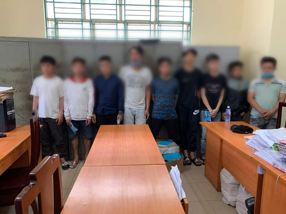 Nhóm thanh thiếu niên "đại náo" quán trà sữa ở quận Bình Tân