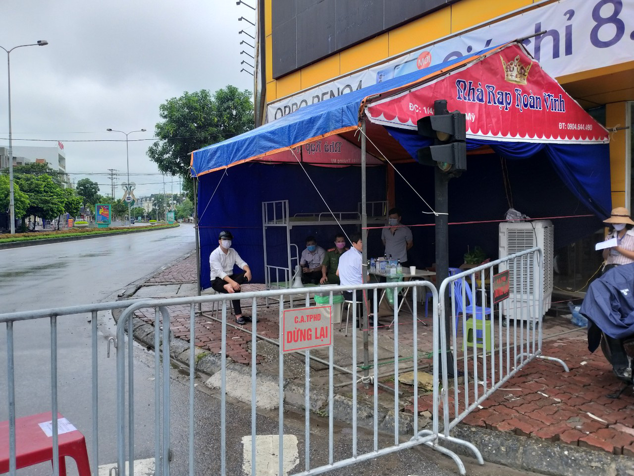 Hải Dương: Truy t&igrave;m những người đến nh&agrave; h&agrave;ng Thế giới b&ograve; tươi c&oacute; 3 ca Covid-19 - Ảnh 1.