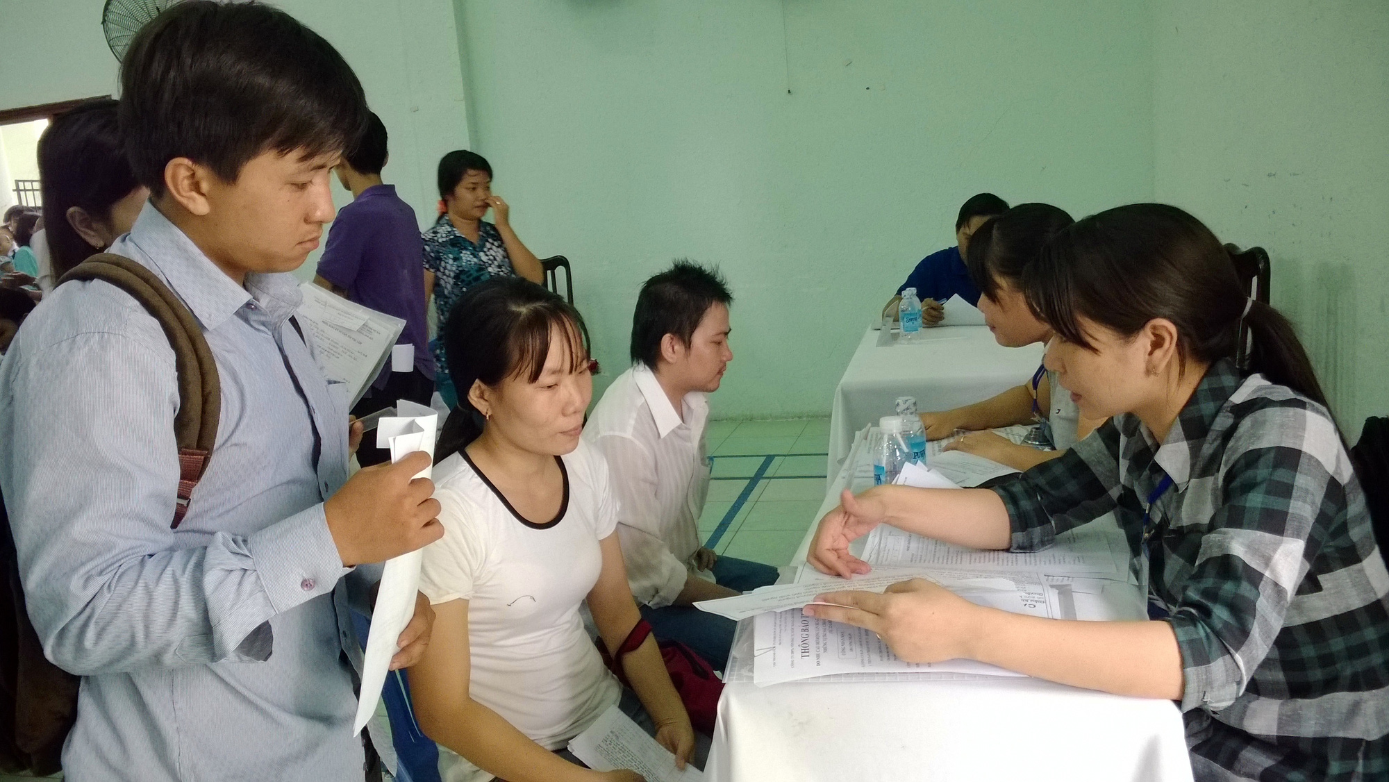 Mỗi tháng, gần 100.000 người xin hưởng trợ cấp thất nghiệp