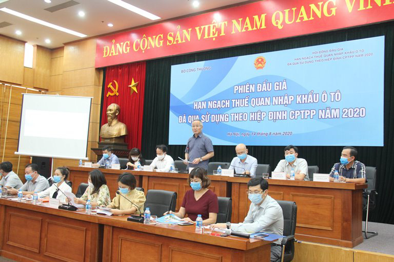 Lần đầu đấu gi&aacute; hạn ngạch nhập khẩu &ocirc;t&ocirc; cũ - Ảnh 1.