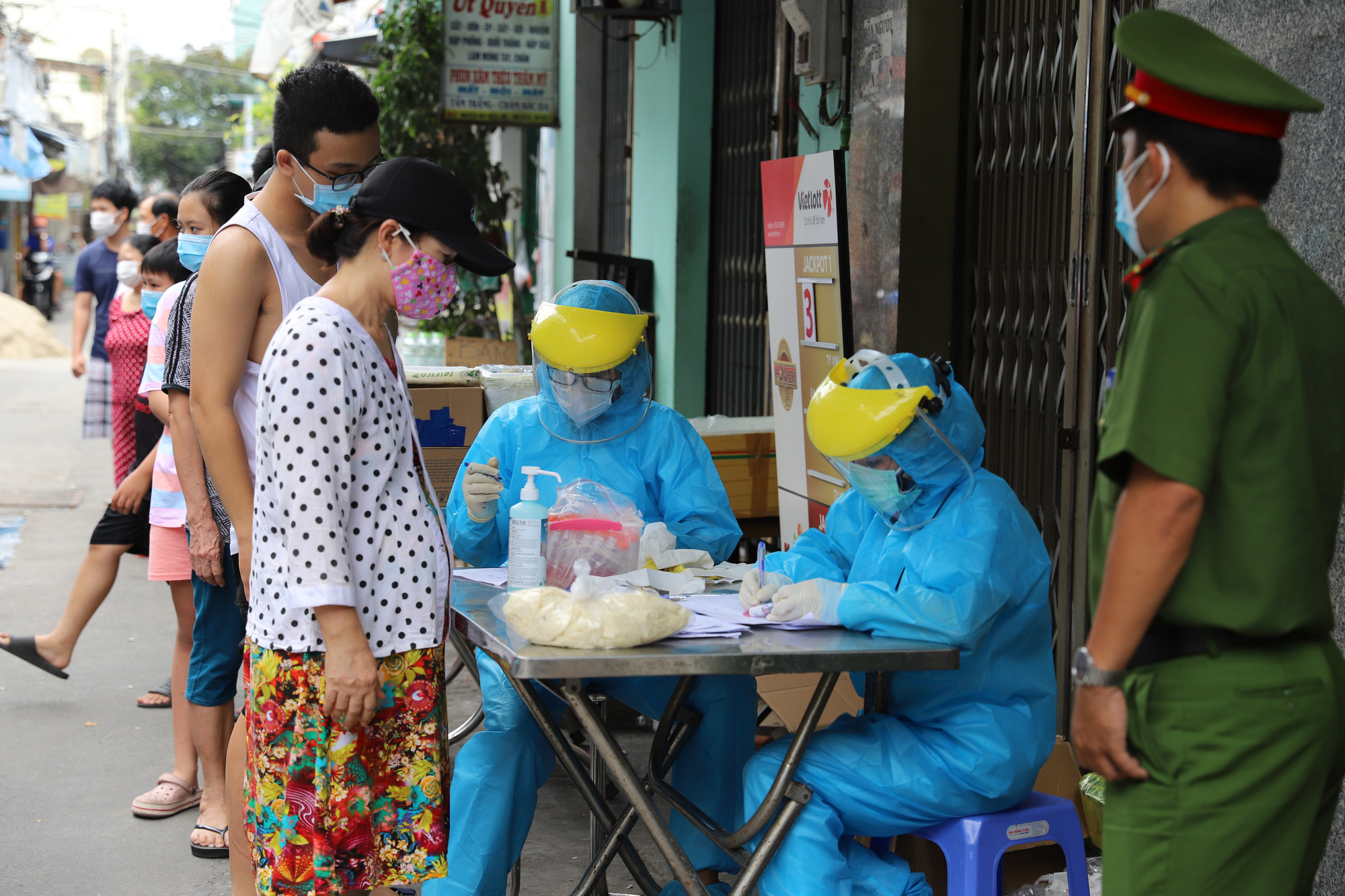Lịch trình 14 ca Covid-19: Nhiều người có mặt tại Bệnh viện Đà Nẵng cuối tháng 7, có 1 lần xét nghiệm âm tính