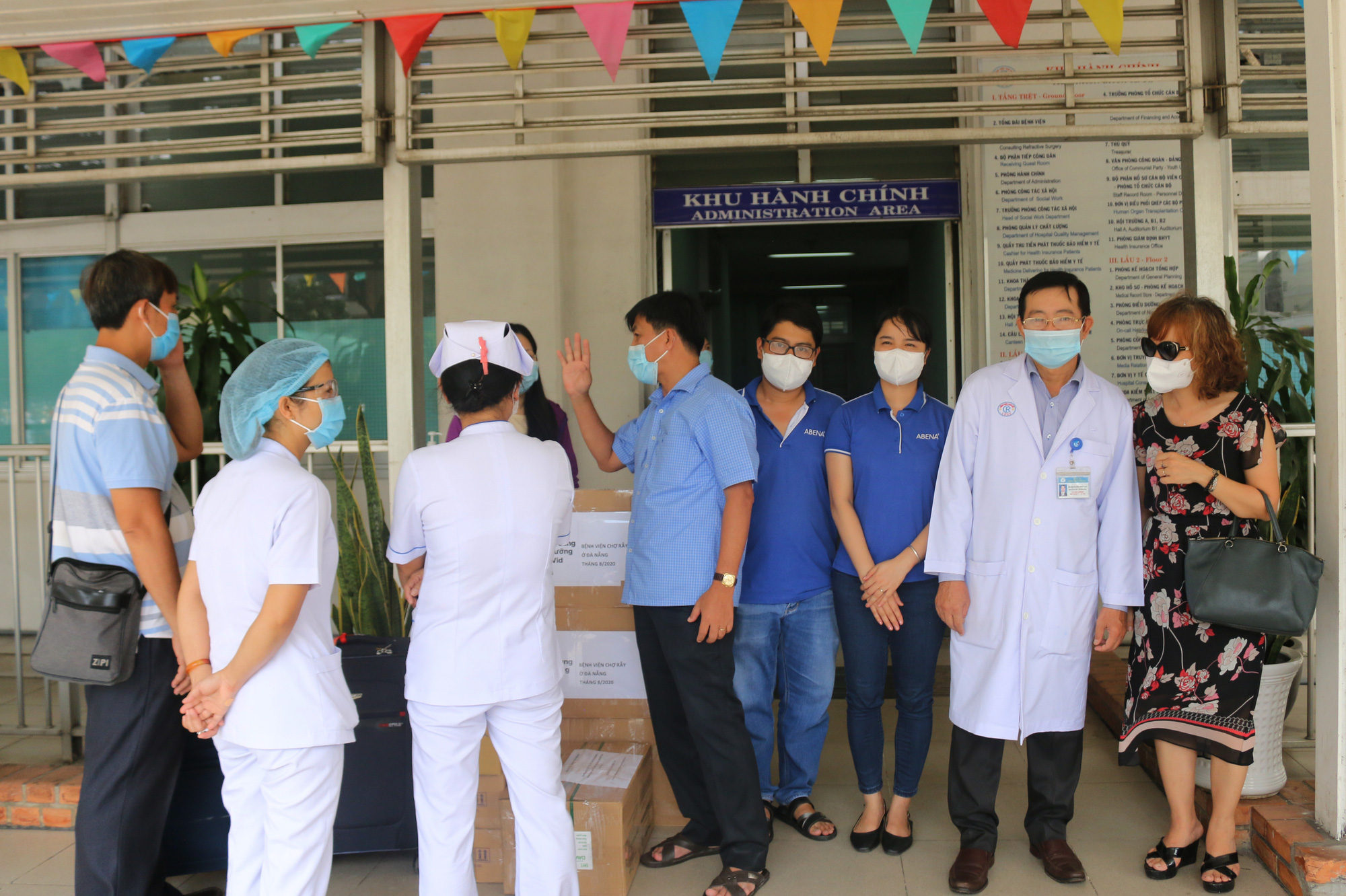 CLIP: Y - bác sĩ Bệnh viện Chợ Rẫy với phút chia tay lên đường vào tâm dịch Covid-19