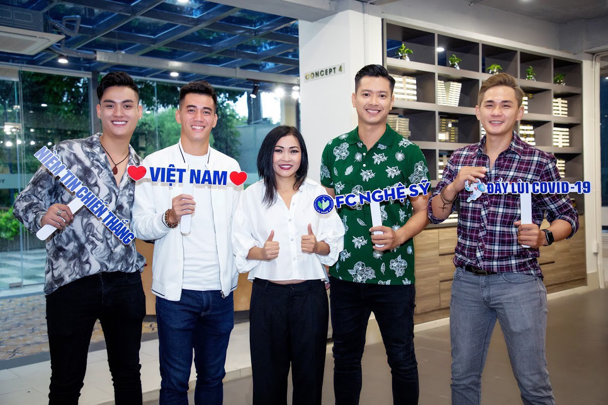 Giải m&atilde; đội b&oacute;ng chi&ecirc;u mộ được tiền đạo Nguyễn Tiến Linh - Ảnh 3.
