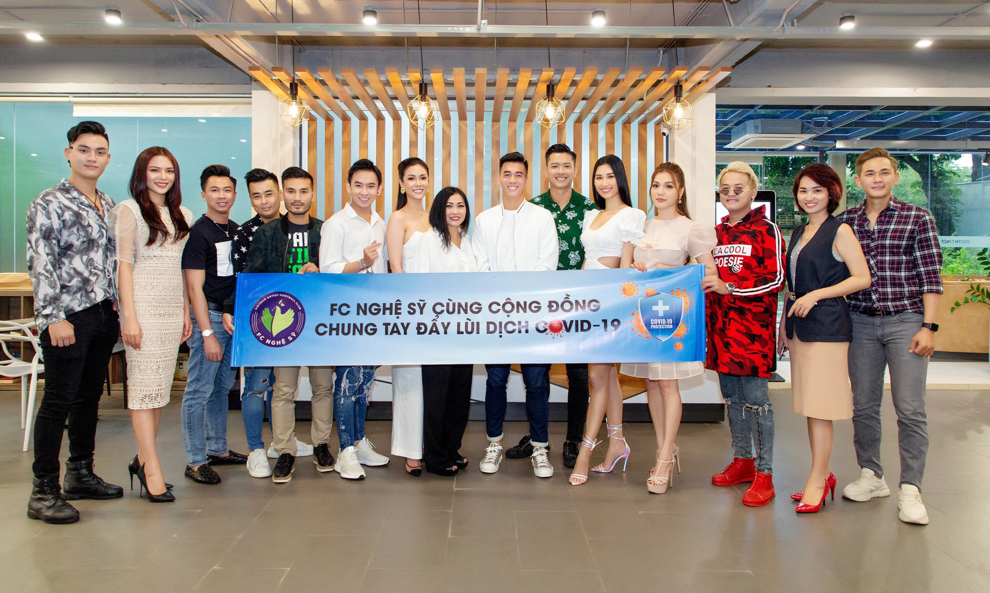 Giải m&atilde; đội b&oacute;ng chi&ecirc;u mộ được tiền đạo Nguyễn Tiến Linh - Ảnh 4.
