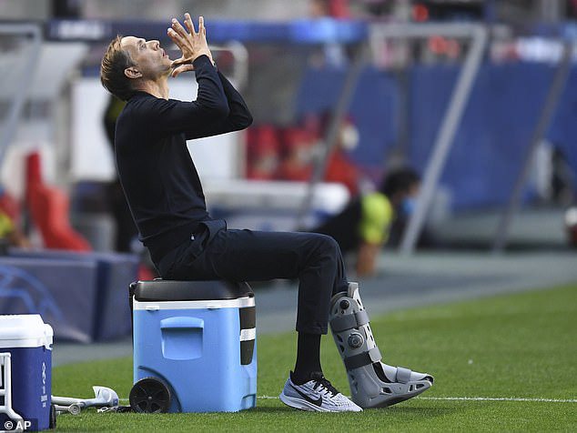 HLV Tuchel bị phạt 30.000 euro vì PSG… “câu giờ” - Ảnh 1.