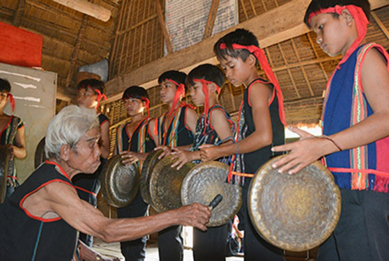 Đãi ngộ nghệ nhân còn bất cập