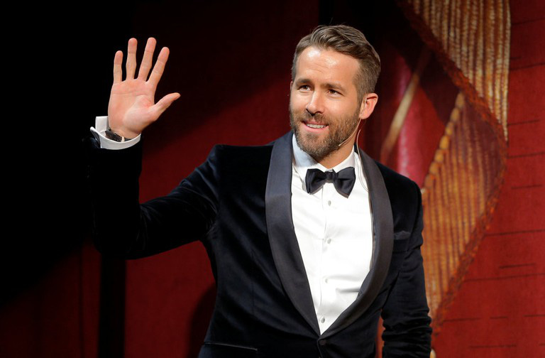 Tài tử Ryan Reynolds kêu gọi người trẻ đừng “giết” mẹ của anh