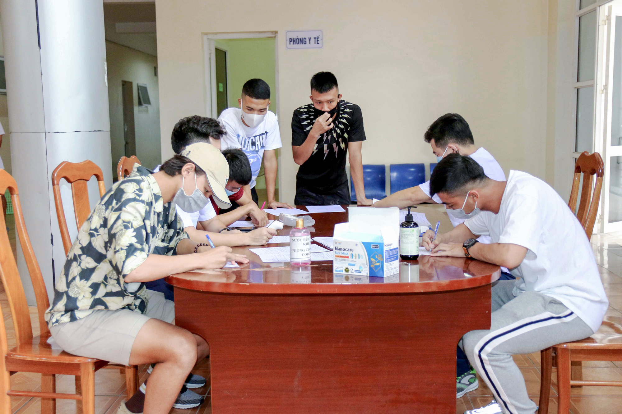 U22 Việt Nam tự nhốt ở ph&ograve;ng trong 24 giờ tới để chờ kết quả x&eacute;t nghiệm Covid-19 - Ảnh 8.