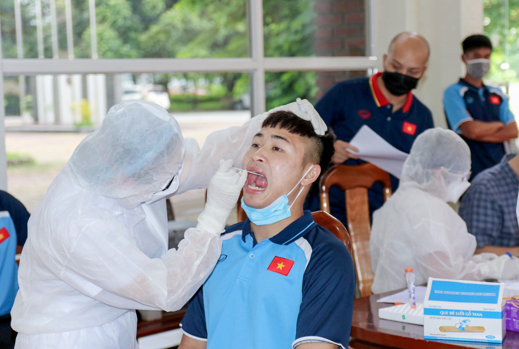 U22 Việt Nam tự nhốt ở ph&ograve;ng trong 24 giờ tới để chờ kết quả x&eacute;t nghiệm Covid-19 - Ảnh 12.