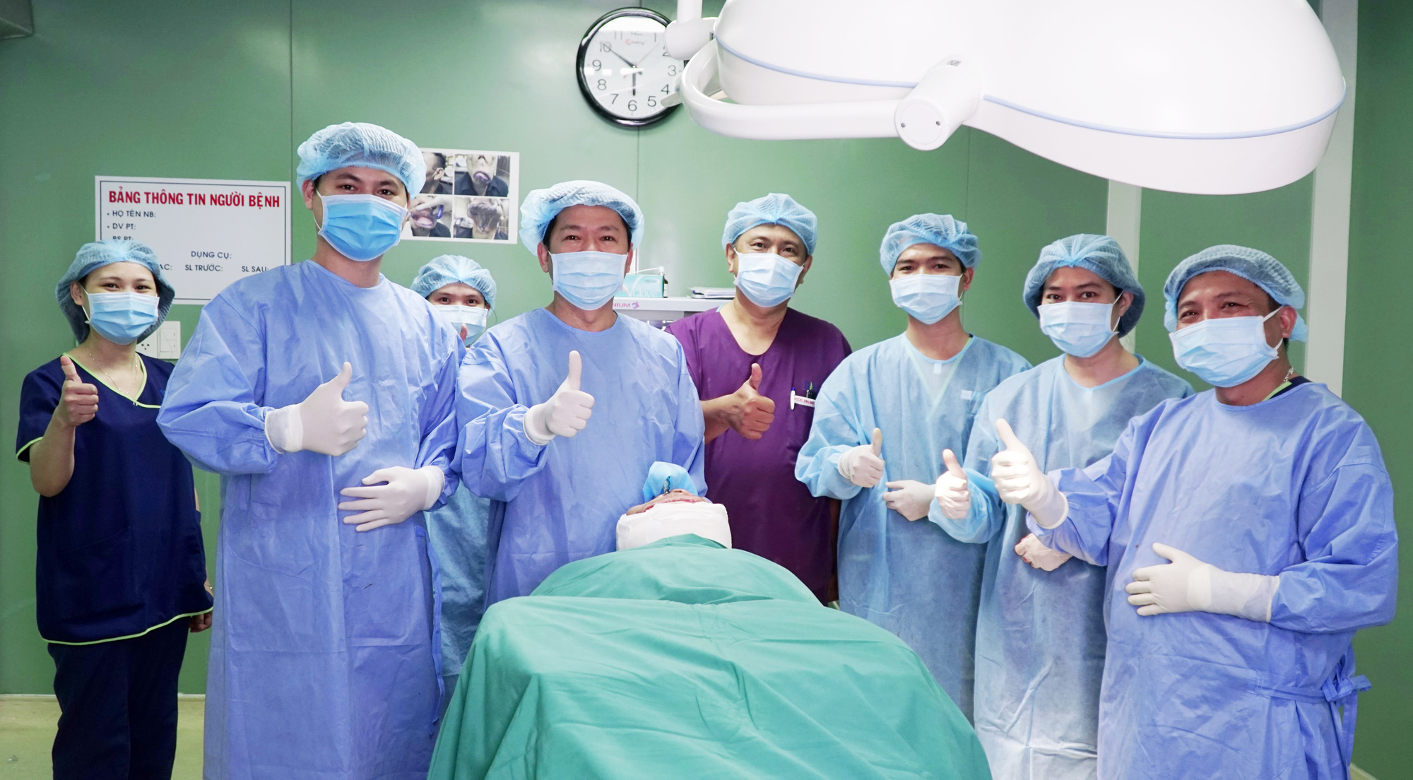 T&acirc;m sự của b&aacute;c sĩ sau ca đại phẫu ch&agrave;ng trai mặt quỷ - Ảnh 5.