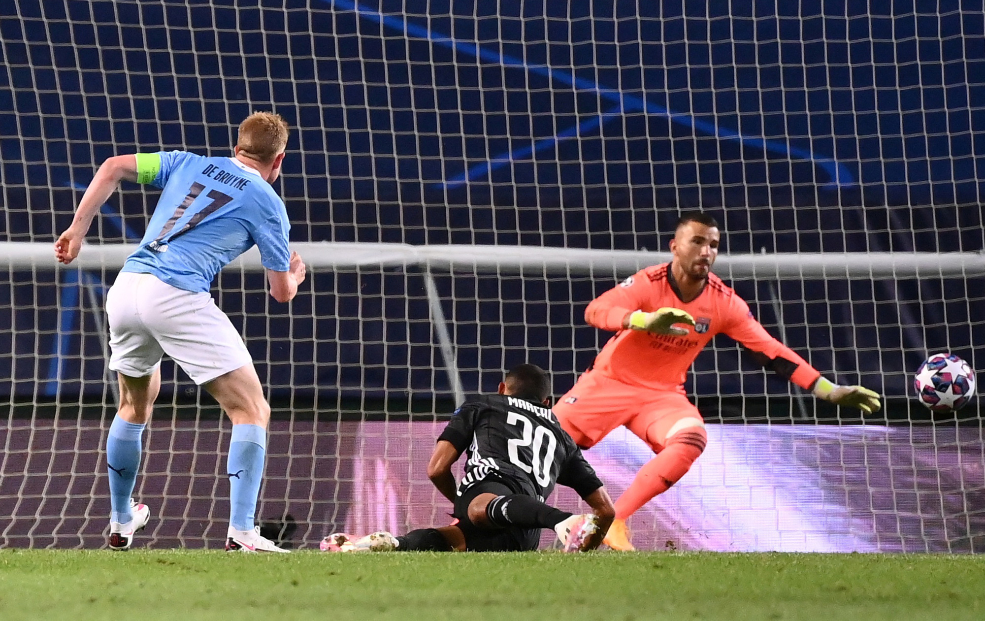 Đại địa chấn Champions League, Lyon quật ng&atilde; đại gia Man City - Ảnh 5.