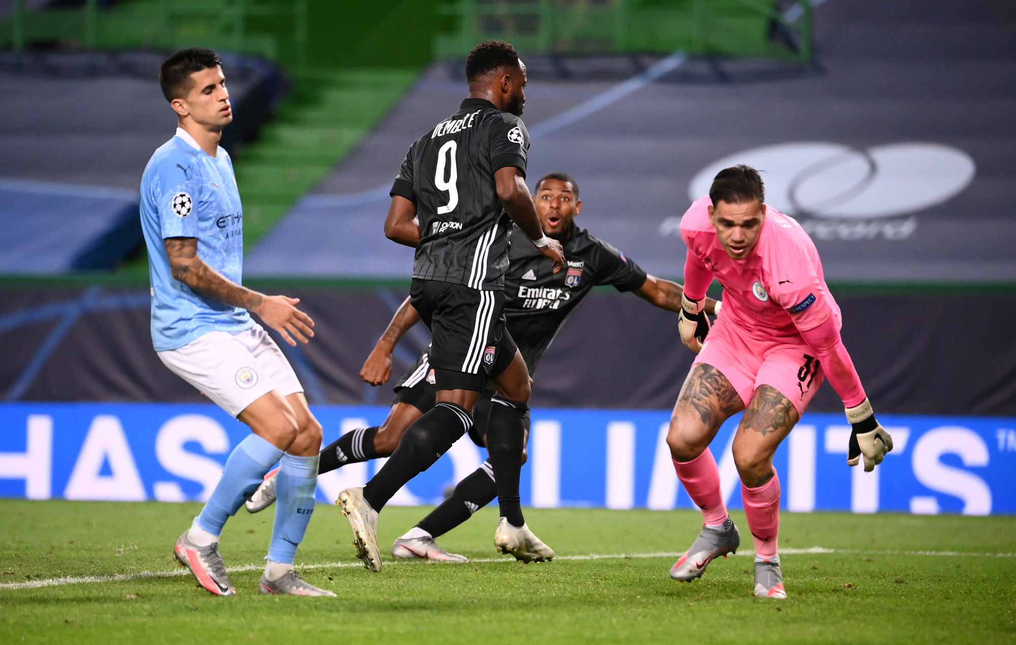 Đại địa chấn Champions League, Lyon quật ngã "đại gia" Man City