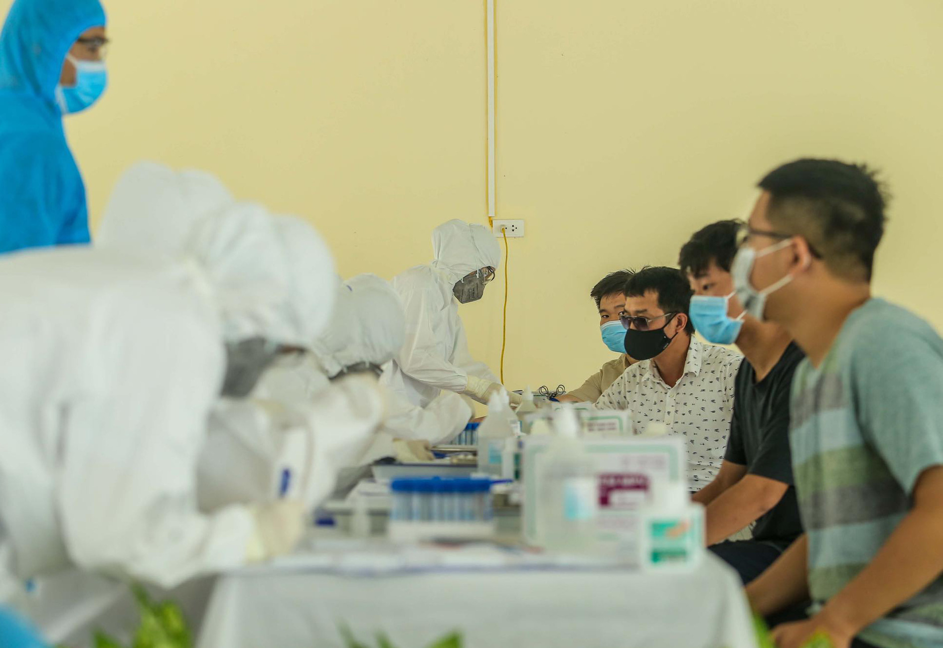 Nữ kế toán dương tính với SARS-CoV-2 từng đi liên hoan 3 lần với công ty chồng