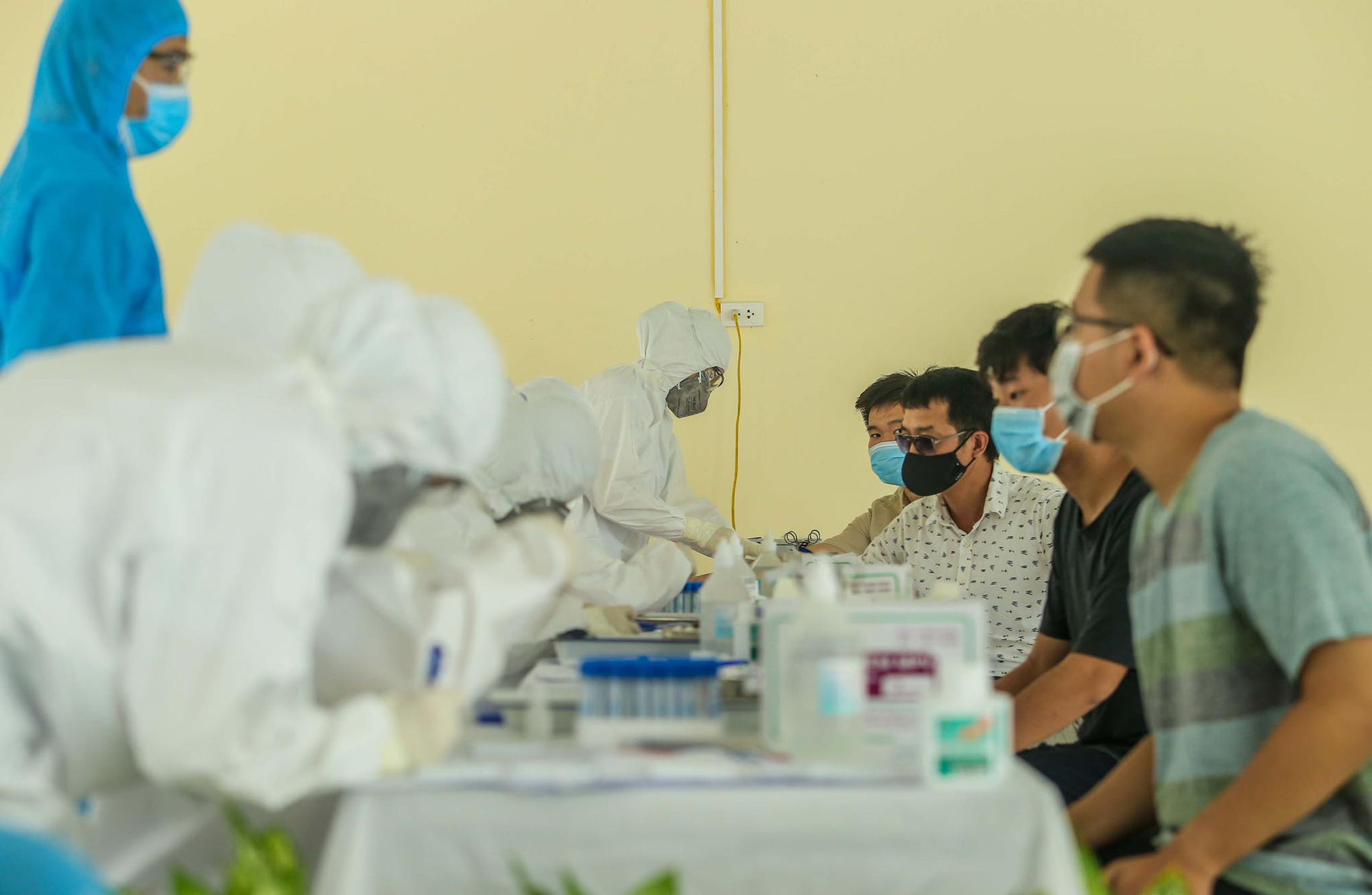Nữ kế to&aacute;n dương t&iacute;nh với SARS-CoV-2 từng đi li&ecirc;n hoan 3 lần với c&ocirc;ng ty chồng - Ảnh 1.