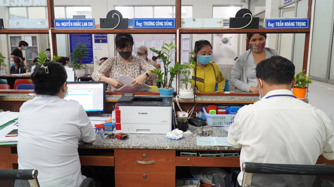 LỜI GIẢI CHO BÀI TOÁN CÔNG CHỨC Ở TP HCM (*): Làm nhanh đề án để TP HCM sớm "cất cánh"