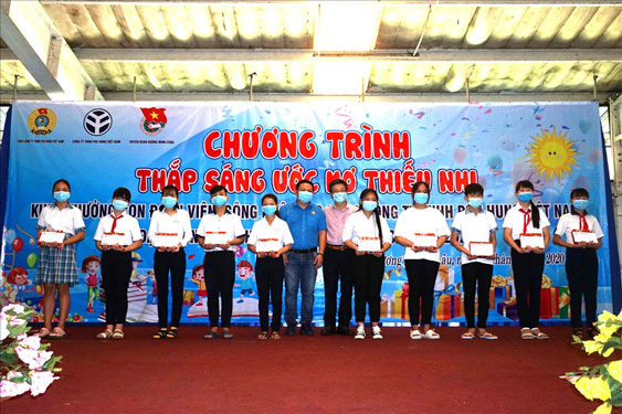 Tây Ninh: Gần 1 tỉ đồng chăm lo con đoàn viên