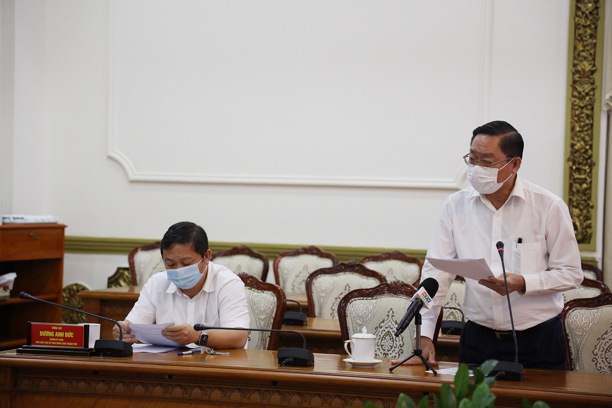 TP HCM: Một thuyền vi&ecirc;n đưa đi c&aacute;ch ly tập trung, cả t&agrave;u kh&ocirc;ng được l&ecirc;n bờ - Ảnh 1.