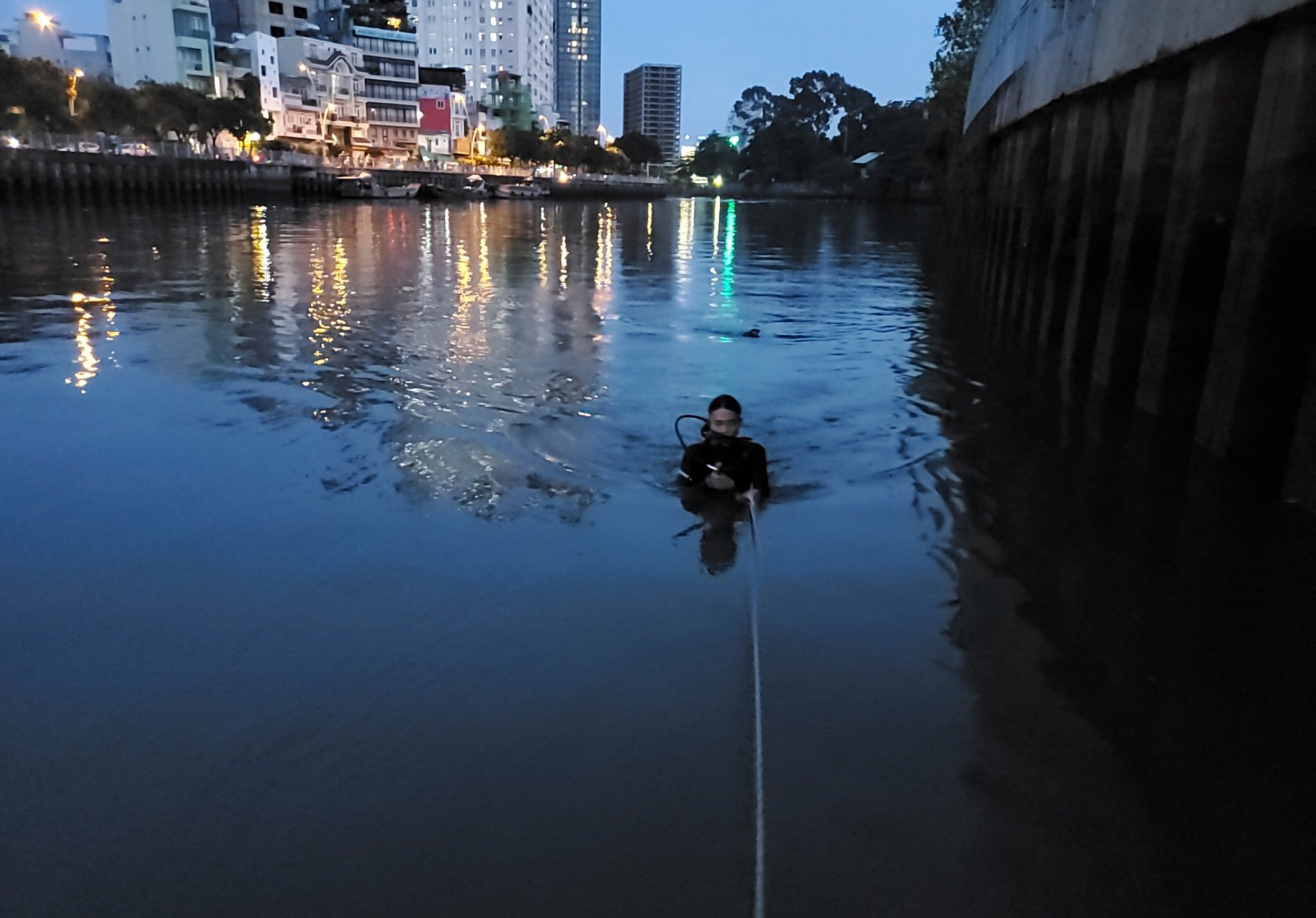 Người đàn ông nhảy cầu Thị Nghè