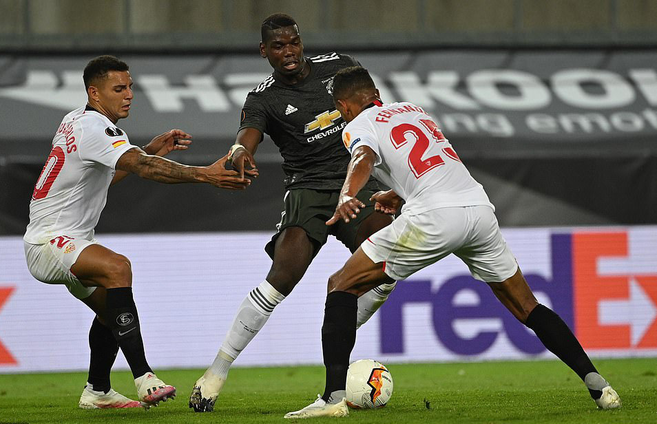 Thua ngược Sevilla ngỡ ng&agrave;ng, Man United chia tay Europa League - Ảnh 1.