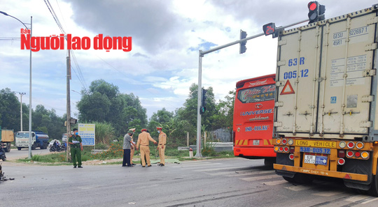 Quảng Bình: Va chạm với xe container, 1 người đàn ông tử vong tại chỗ