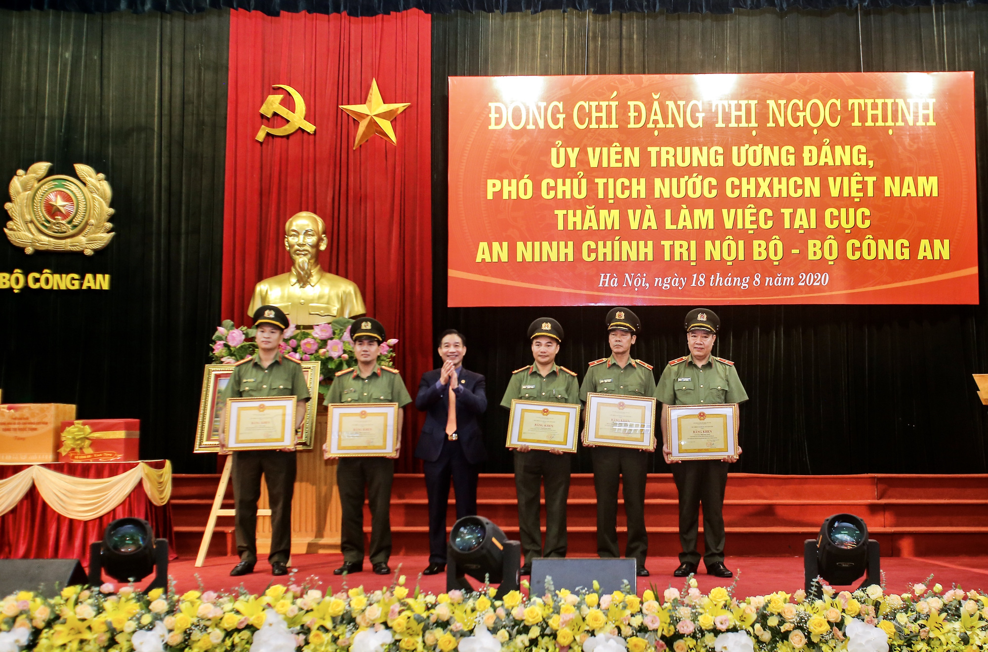 Phó Chủ tịch nước biểu dương những chiến công xuất sắc của Cục An ninh chính trị nội bộ - Ảnh 4.