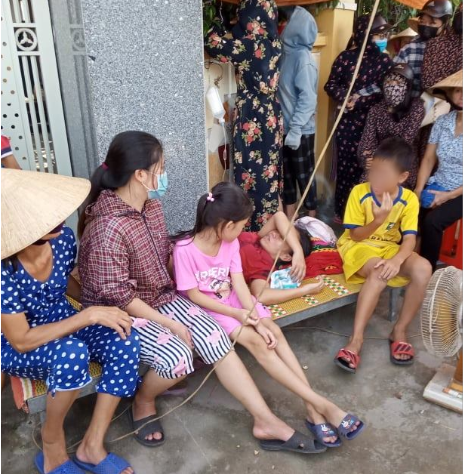 CLIP: X&aacute;c minh việc người l&agrave;m thu&ecirc; dựng lều nằm trước nh&agrave; nguy&ecirc;n ph&oacute; c&ocirc;ng an huyện để đ&ograve;i tiền - Ảnh 3.
