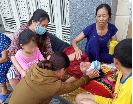 CLIP: Xác minh việc người làm thuê dựng lều nằm trước nhà nguyên phó công an huyện để đòi tiền