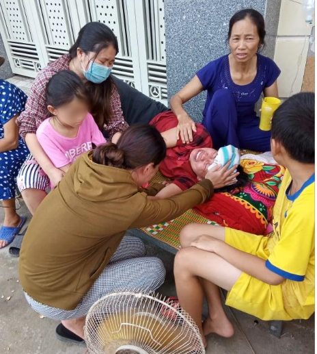 CLIP: X&aacute;c minh việc người l&agrave;m thu&ecirc; dựng lều nằm trước nh&agrave; nguy&ecirc;n ph&oacute; c&ocirc;ng an huyện để đ&ograve;i tiền - Ảnh 1.