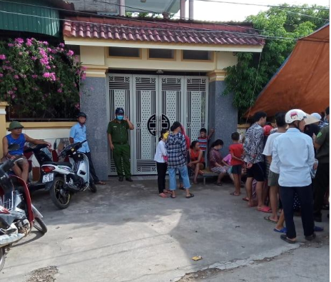 CLIP: X&aacute;c minh việc người l&agrave;m thu&ecirc; dựng lều nằm trước nh&agrave; nguy&ecirc;n ph&oacute; c&ocirc;ng an huyện để đ&ograve;i tiền - Ảnh 5.