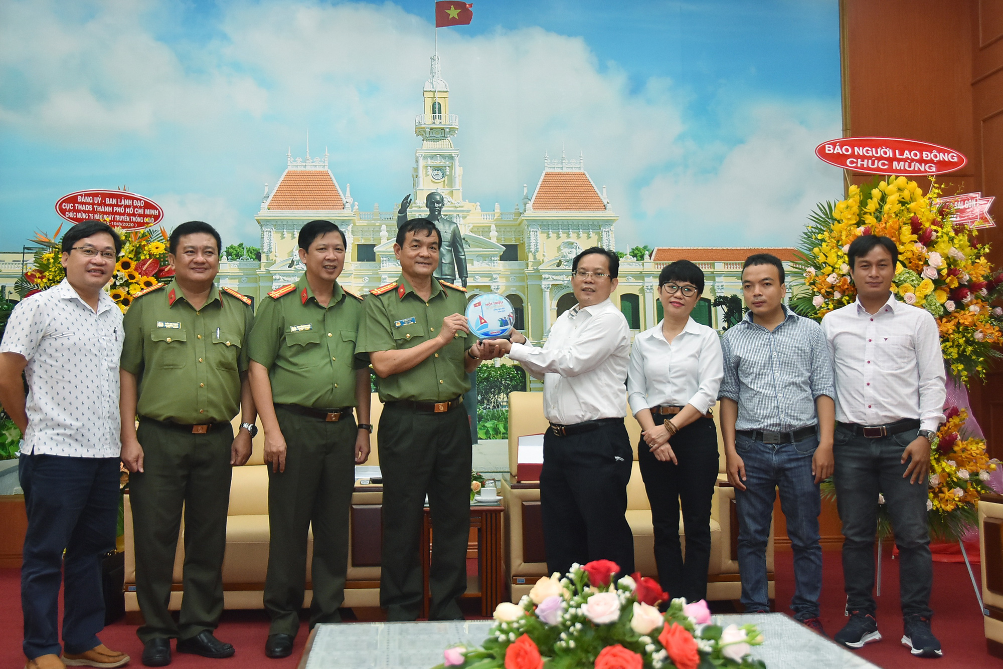 Báo Người Lao Động thăm, chúc mừng Công an TP HCM nhân ngày truyền thống CAND