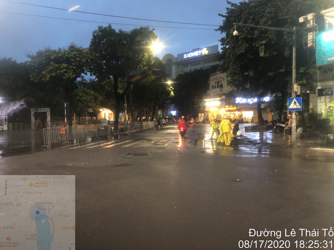 V&igrave; sao nhiều tuyến phố quanh hồ Gươm ngập s&acirc;u trong trận mưa lớn? - Ảnh 4.
