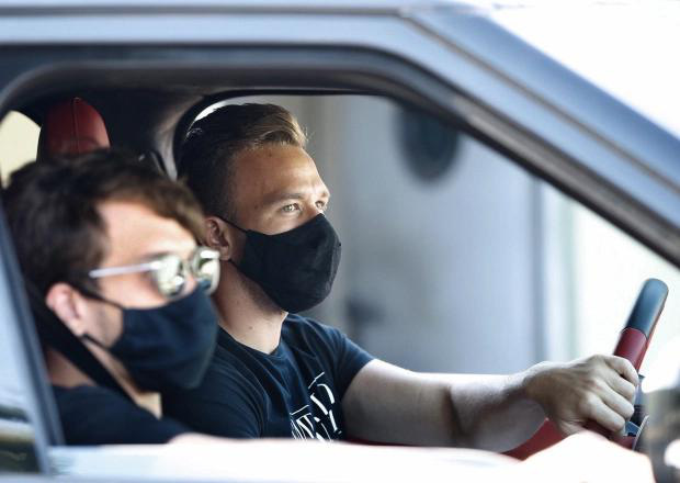 “Kẻ nổi loạn” Arthur Melo uống rượu lái xe tông… cột điện