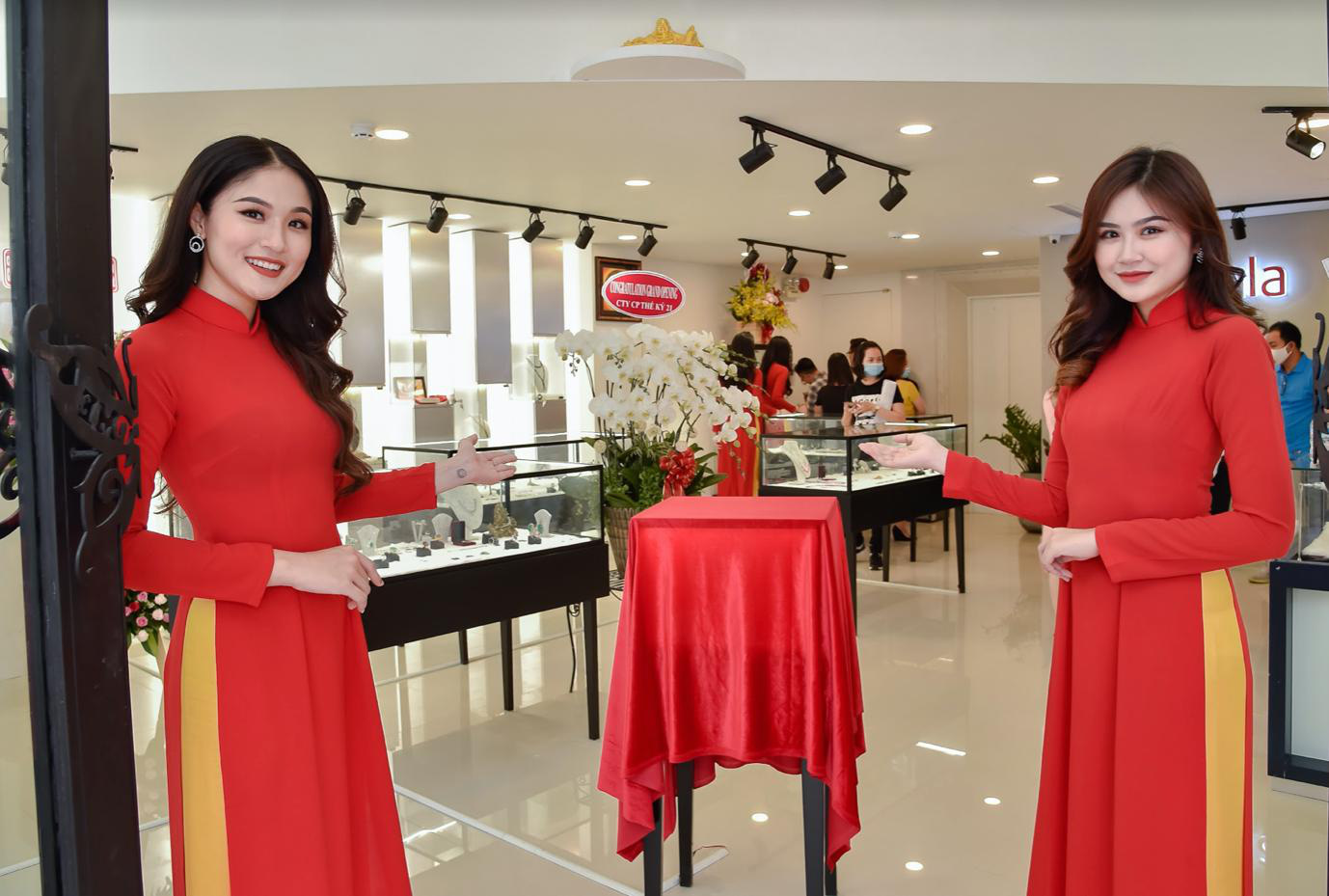 Ch&iacute;nh thức khai trương showroom trang sức đ&aacute; thi&ecirc;n nhi&ecirc;n cao cấp Kamala - Ảnh 1.