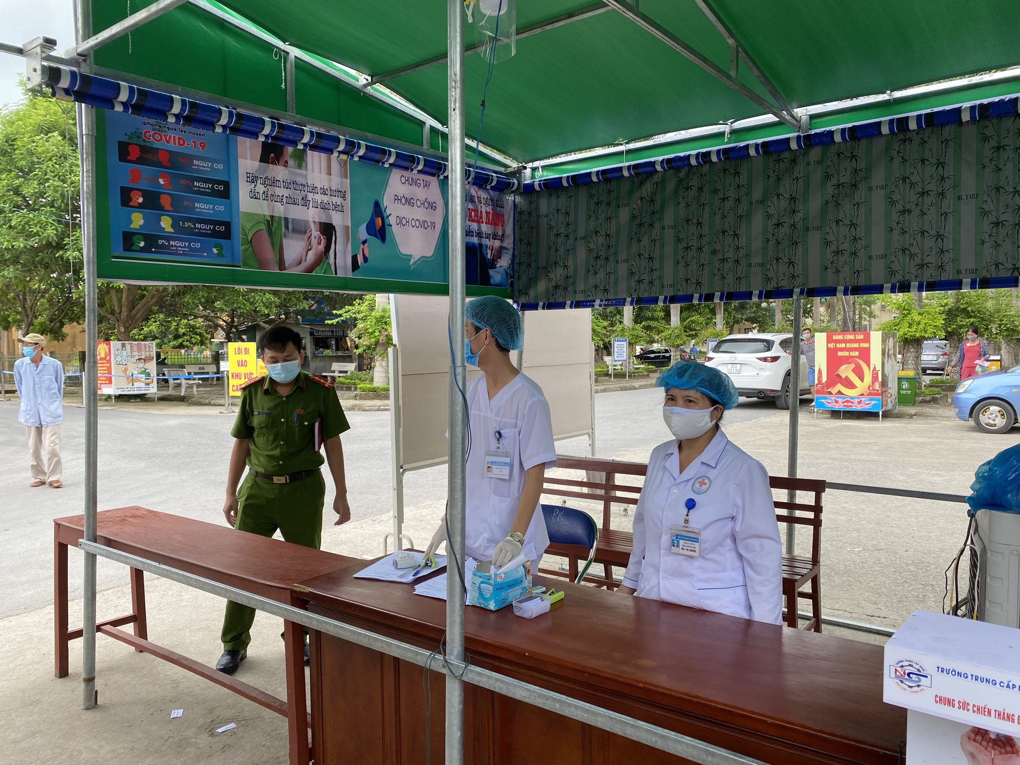 Cô gái 22 tuổi về từ Trung Quốc không khai báo y tế, công an tới tận nhà đưa đi cách ly