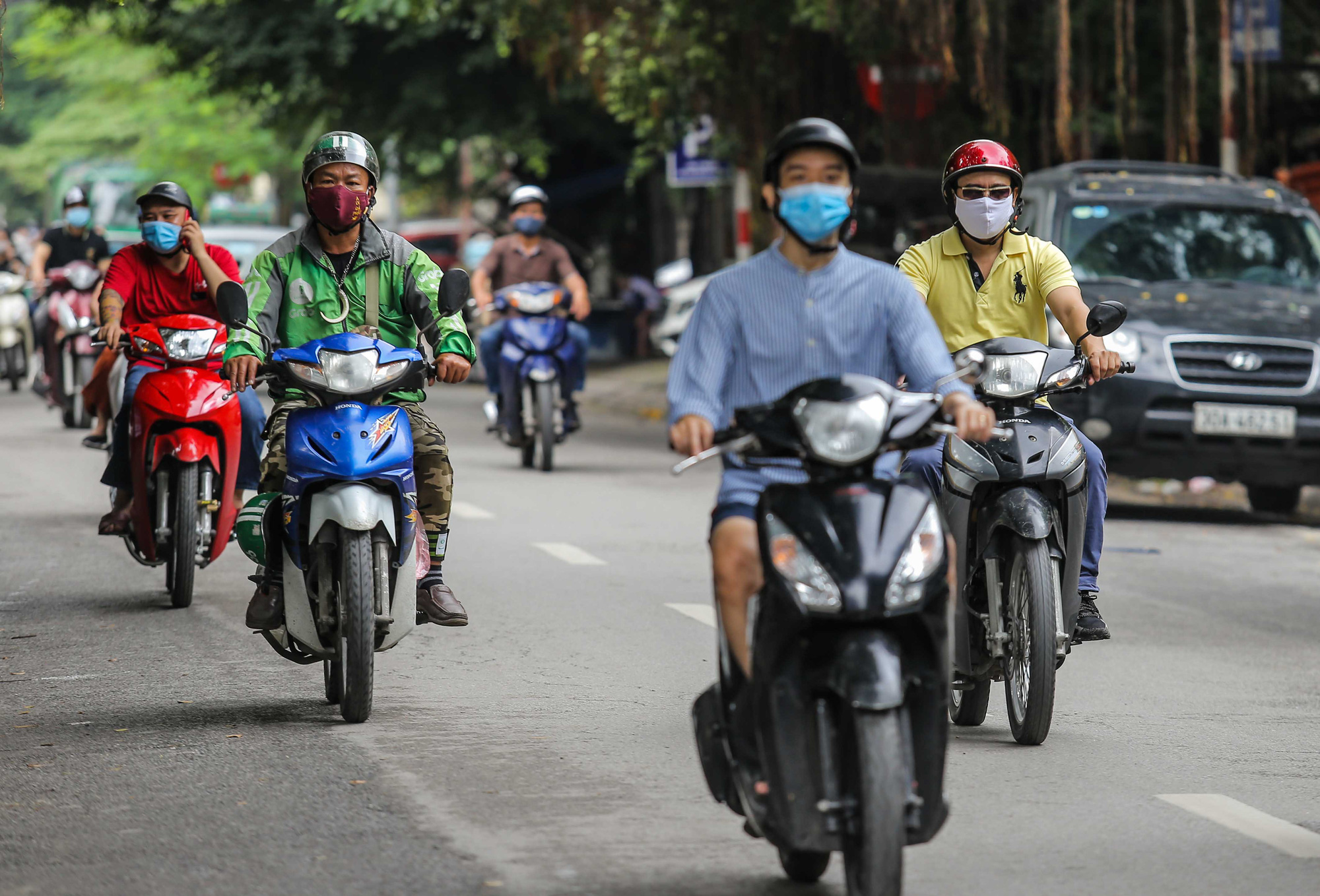 Nhiều h&agrave;ng qu&aacute;n vẫn lơ l&agrave; trong ph&ograve;ng chống dịch Covid-19 - Ảnh 12.