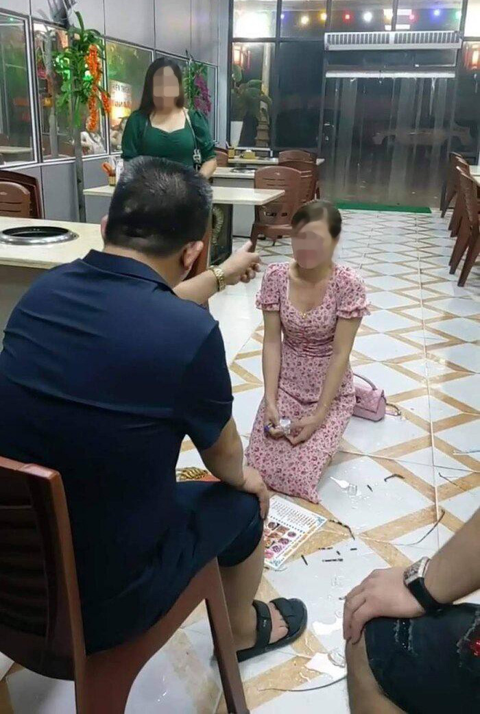 C&ocirc; g&aacute;i trẻ bị bắt quỳ xin lỗi v&igrave; ch&ecirc; m&oacute;n ăn mất vệ sinh: Triệu tập chủ nh&agrave; h&agrave;ng - Ảnh 1.