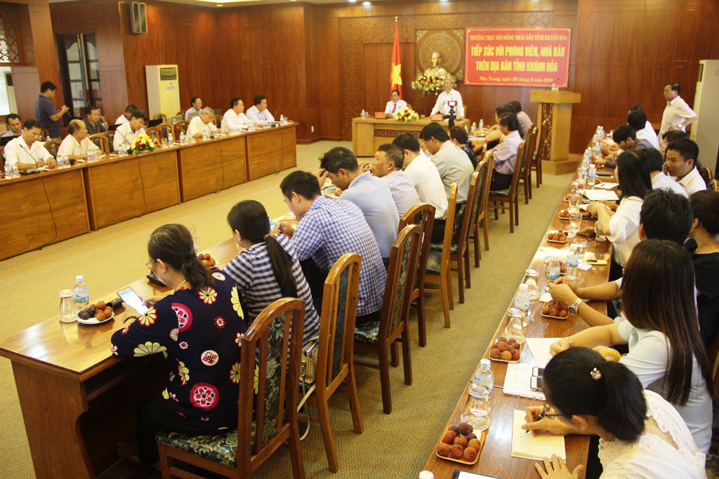 Kh&aacute;nh H&ograve;a: Thi h&agrave;nh kỷ luật h&agrave;ng loạt l&atilde;nh đạo sở, ng&agrave;nh - Ảnh 4.