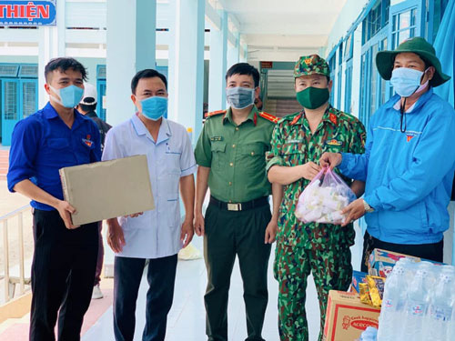 Tình nguyện vào điểm nóng - Ảnh 2.