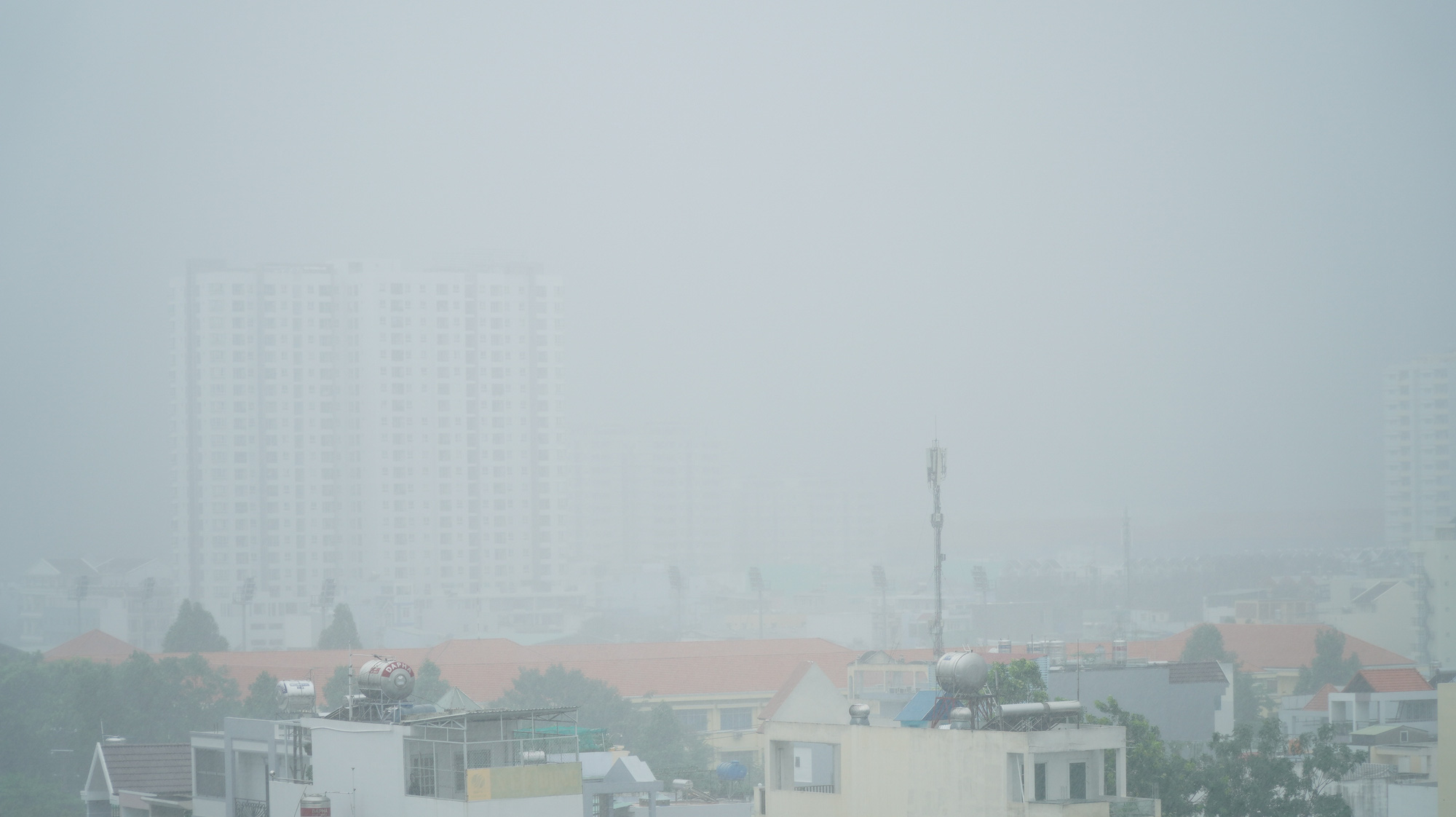 TP HCM lạnh nhưng đón chuỗi ngày tia cực tím đạt cực đại - Ảnh 1.