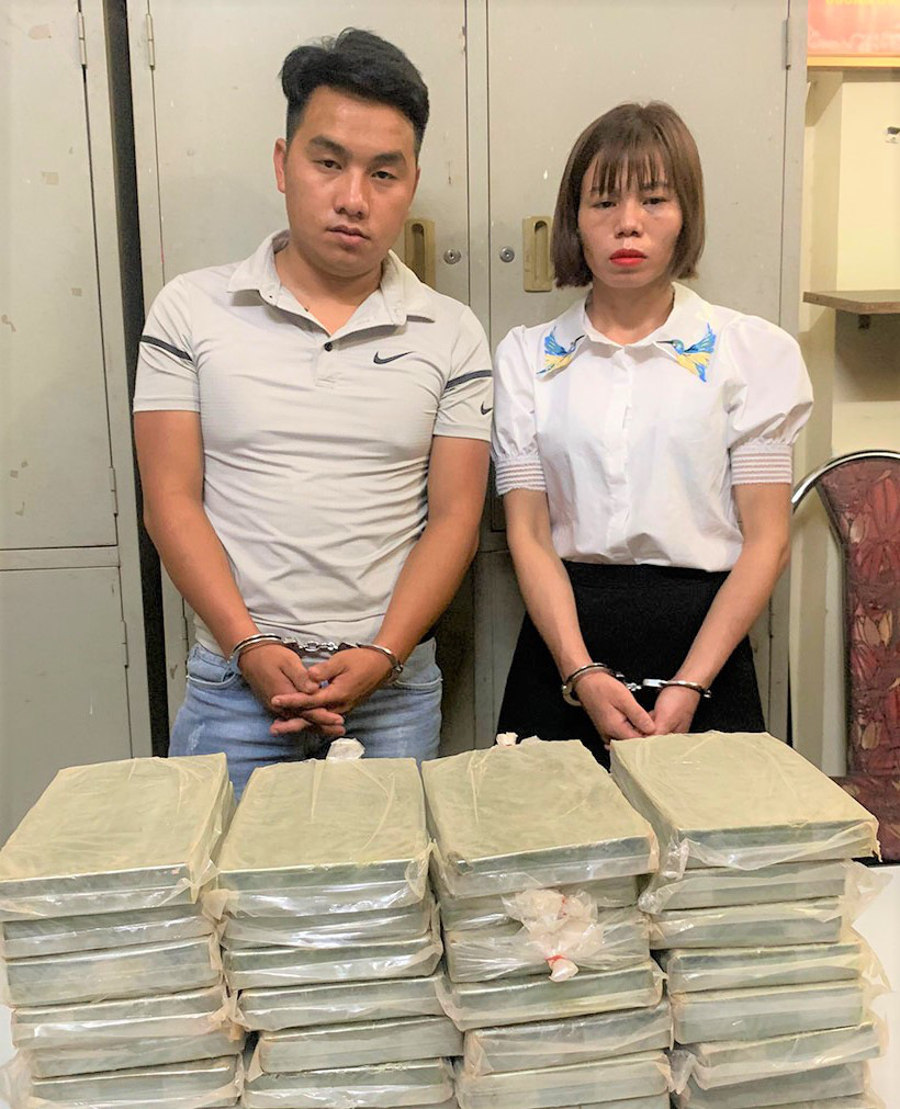 Đ&ocirc;i nam nữ &ocirc;m 32 b&aacute;nh heroin từ Sơn La về H&agrave; Giang ti&ecirc;u thụ - Ảnh 1.