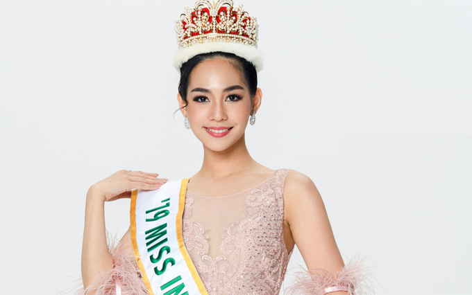 Một năm &ldquo;đ&oacute;i k&eacute;m&rdquo; đấu trường nhan sắc thế giới - Ảnh 3.