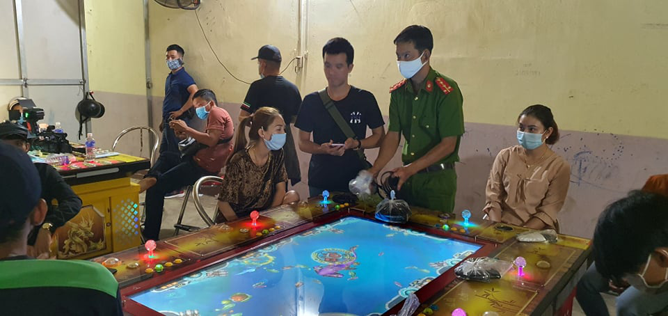 Bí mật bên trong 2 quán cà phê giữa phố núi