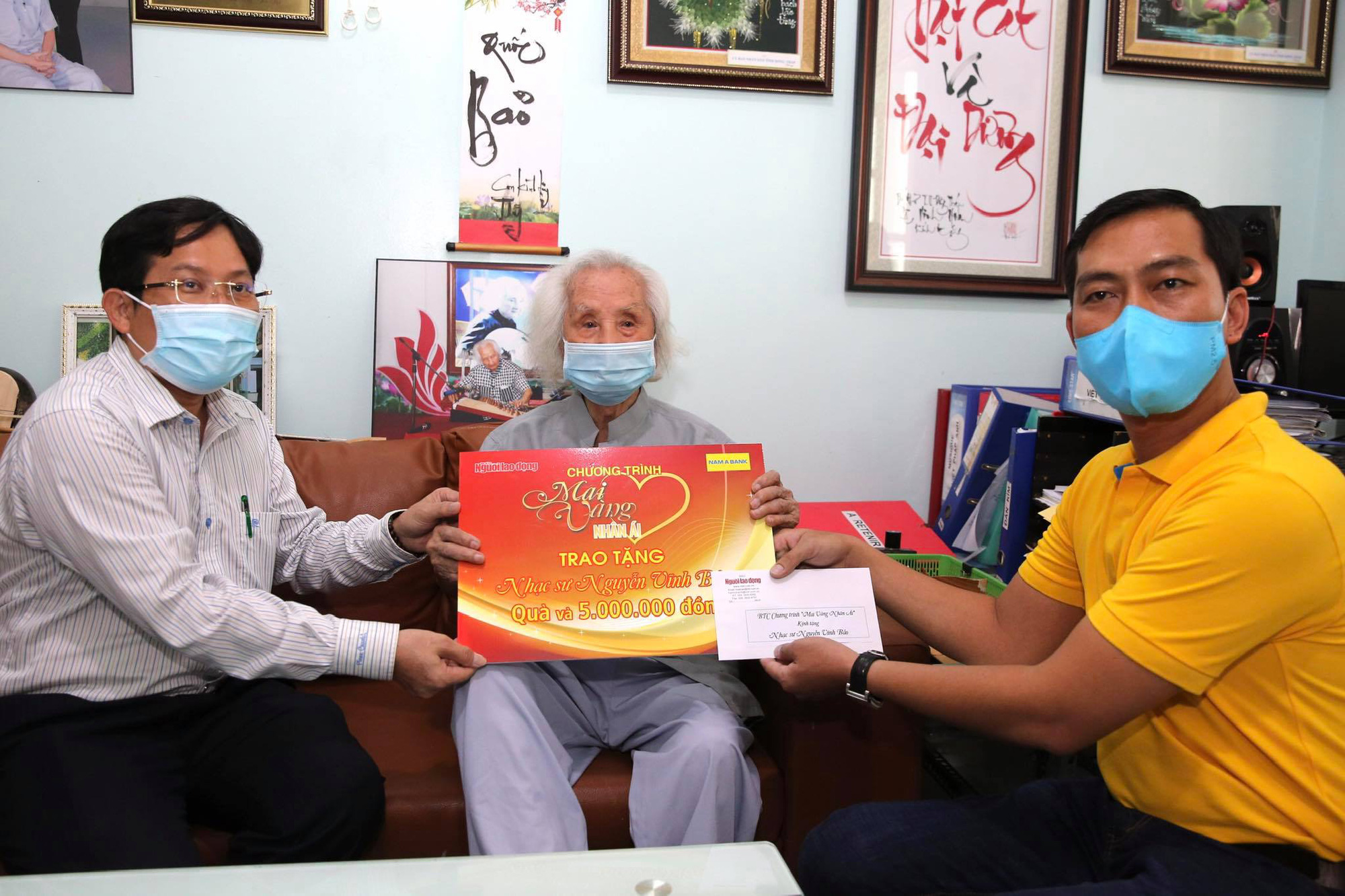 Mai V&agrave;ng nh&acirc;n &aacute;i thăm nhạc sư Nguyễn Vĩnh Bảo, nghe Dạ cổ ho&agrave;i lang - Ảnh 1.