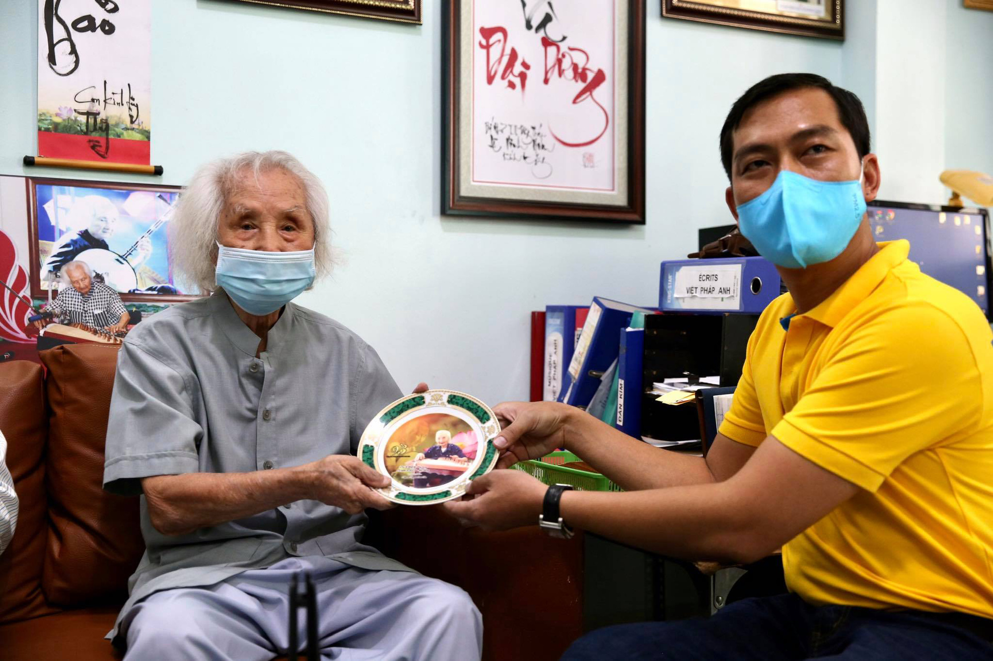 Mai V&agrave;ng nh&acirc;n &aacute;i thăm nhạc sư Nguyễn Vĩnh Bảo, nghe Dạ cổ ho&agrave;i lang - Ảnh 5.