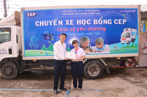 Bình Dương: CEP tiếp sức con công nhân khó khăn đến trường