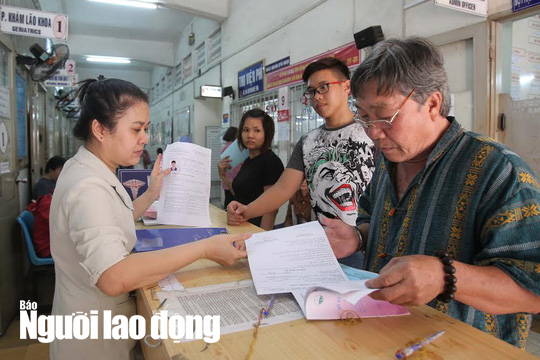 Vi&ecirc;n chức bị cắt hợp đồng l&agrave;m việc trong trường hợp n&agrave;o? - Ảnh 1.