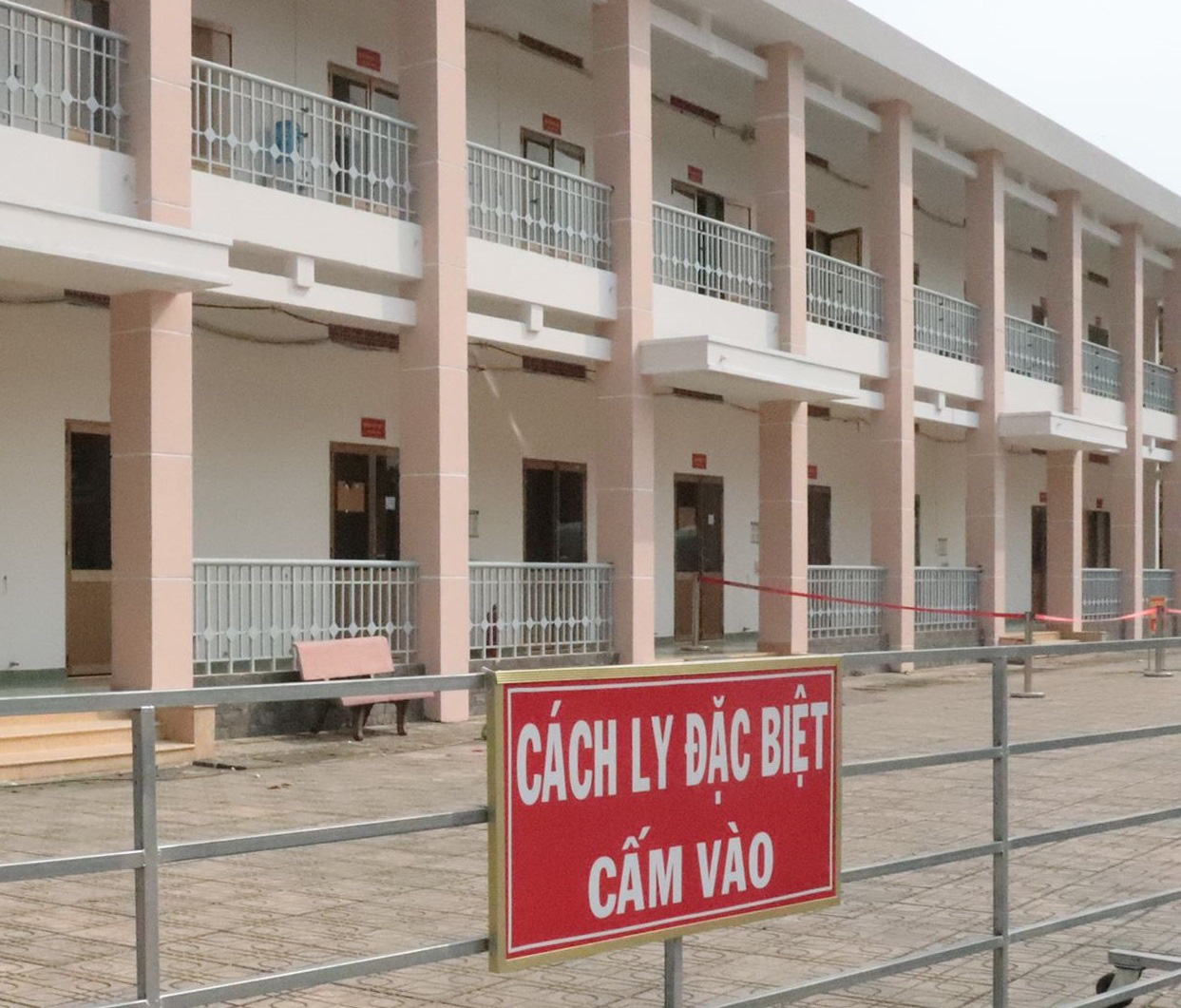 TP HCM: 1 người tái dương tính Covid-19, phong tỏa 17 hộ, cách ly 52 người ở Tân Phú