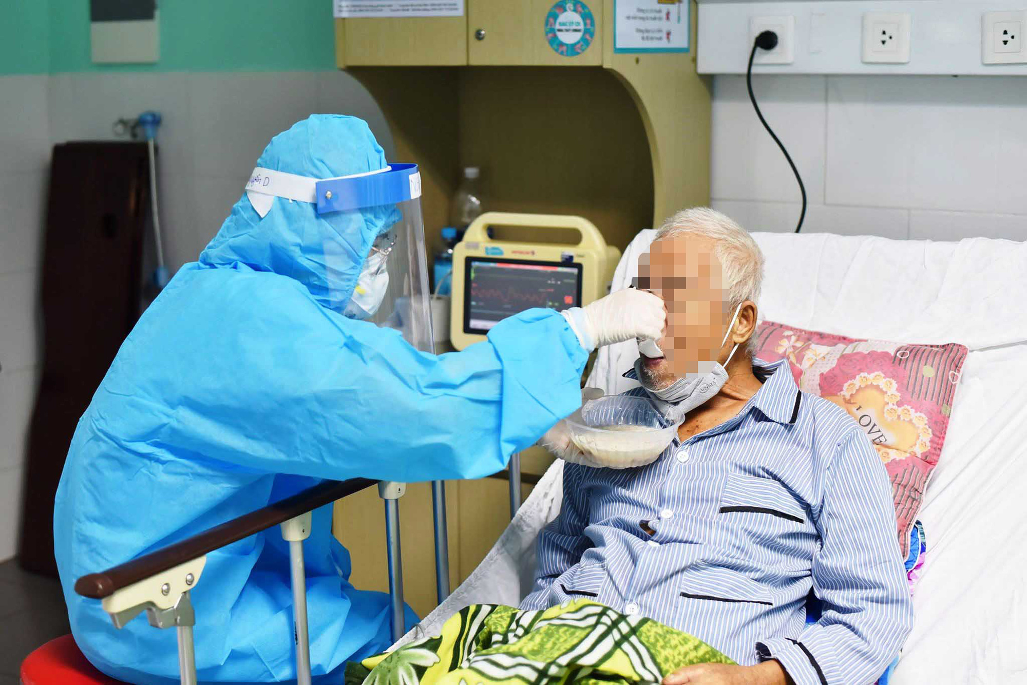 Vì tuyến đầu chống dịch Covid-19: Không chùn bước!